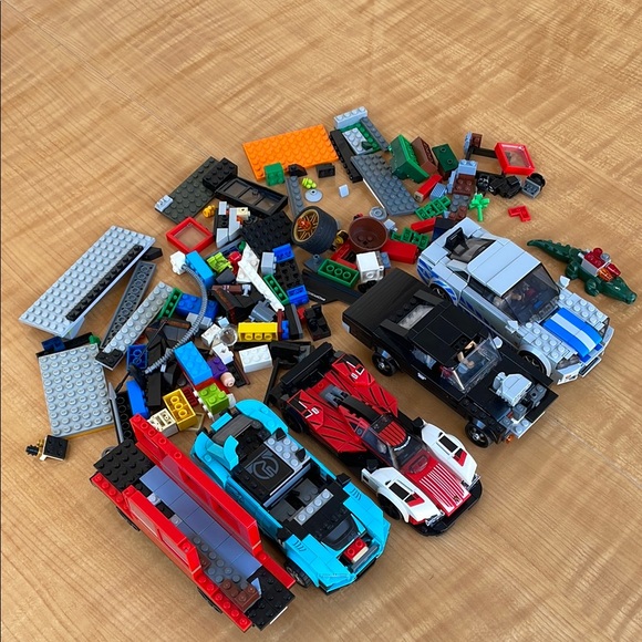 Huge Lego Race Car Set with Extras Legos - Picture 3 of 9